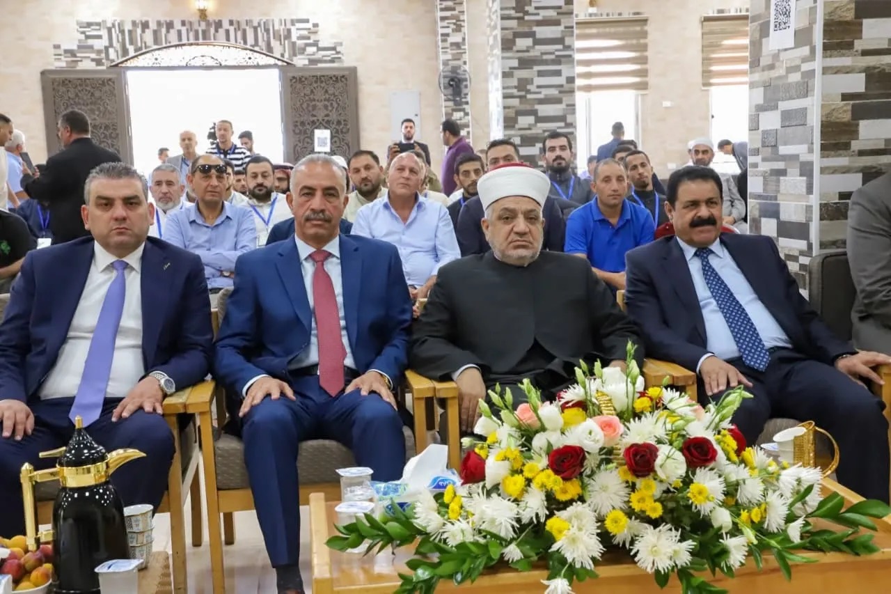 الخلايلة يوزع مساعدات نقدية على 100 يتيم وطالب في عجلون