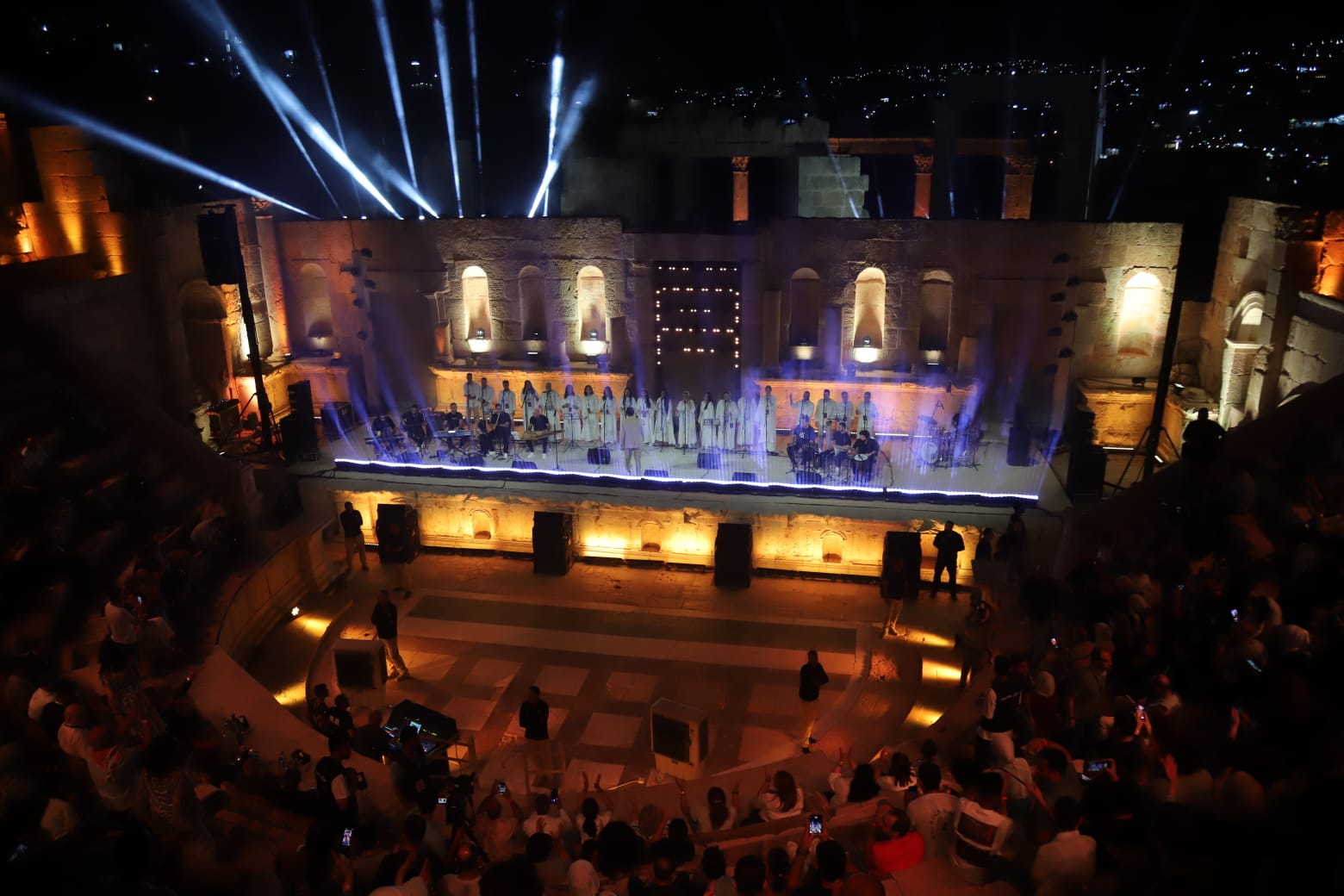 كورال "هارموني" المصرية يضيء المسرح الشمالي في مهرجان جرش