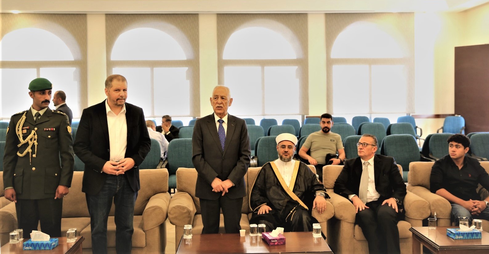 مندوبا عن الملك وولي العهد. العيسوي يعزي بوفاة نقيب الصحفيين الأسبق سيف الشريف