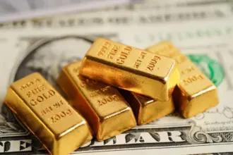 أسعار الذهب تتراجع عالميًا مع صعود الدولار وتهديدات ترامب