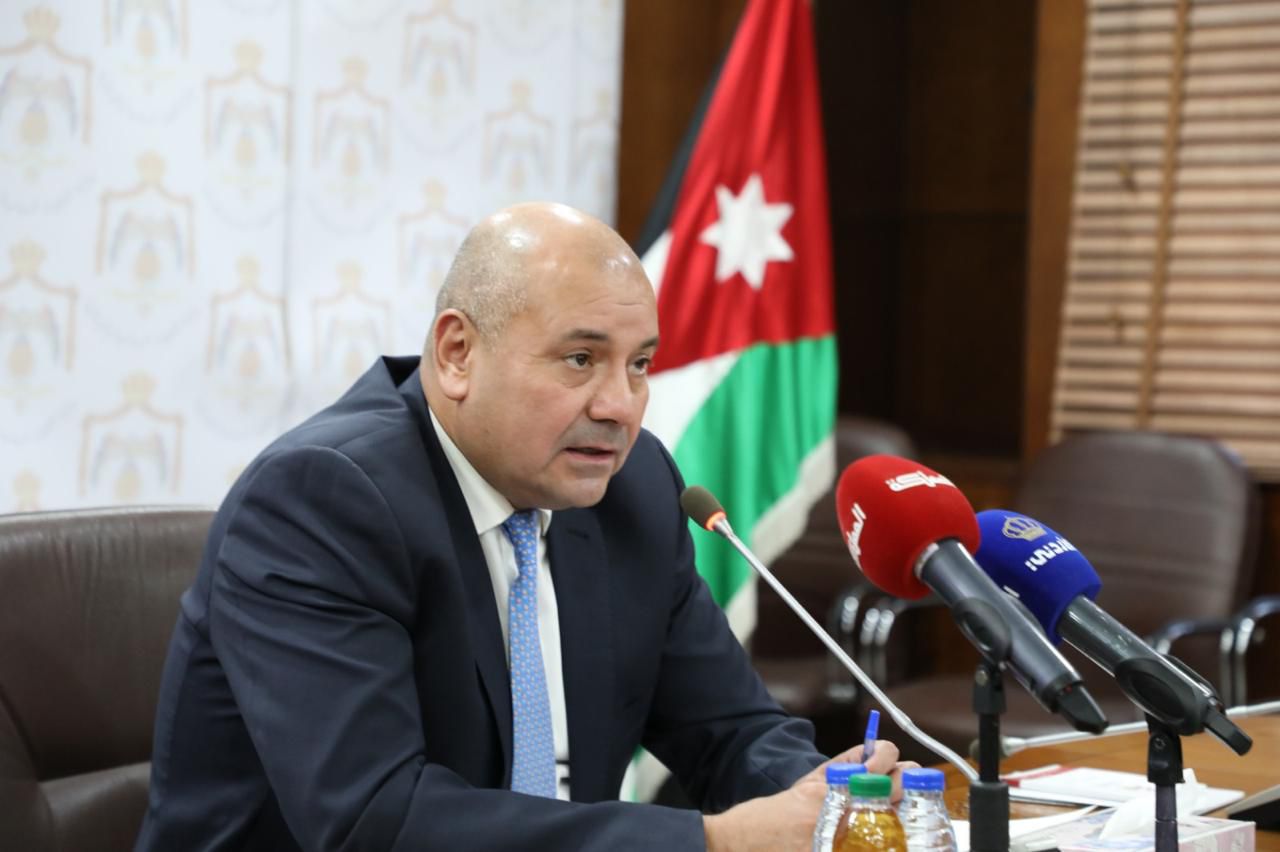 الوزير العودات يلتقي شباب وشابات حزب عزم