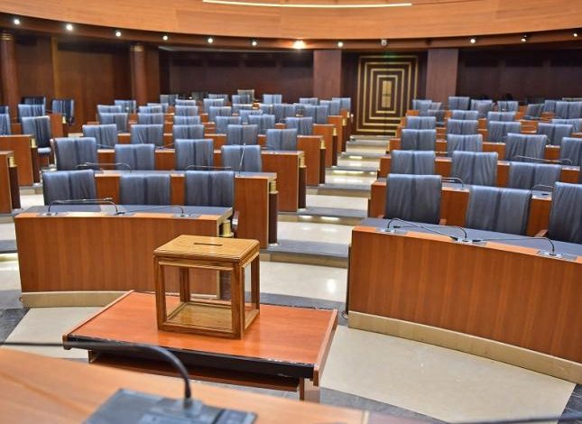 جامعة خاصة ام ساحة حزبية وعلامات لمن يشارك بالمناسبات السياسة