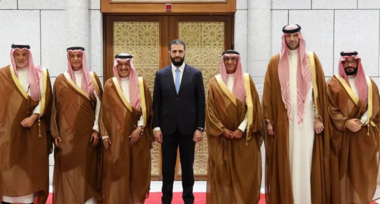 الشرع يستقبل وفدًا سعوديًا لبحث الشراكات الاقتصادية في مرحلة إعادة الإعمار