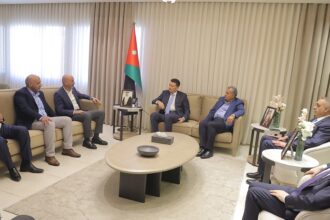 الصفدي يلتقي رئيس هيئة وأعضاء إدارة النادي الفيصلي