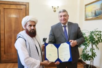 روسيا تعترف رسميًا بحكومة طالبان وتستقبل سفيرًا أفغانيًا في موسكو