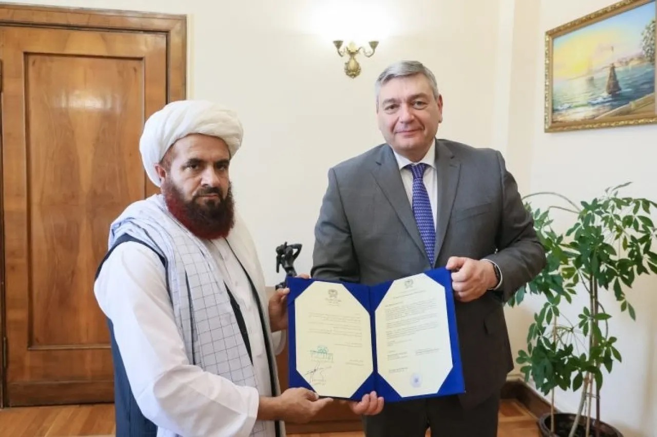 روسيا تعترف رسميًا بحكومة طالبان وتستقبل سفيرًا أفغانيًا في موسكو