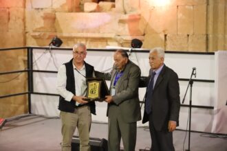 أمسية شعرية في مسرح آرتيمس تتغنّى بالقدس وتنتصر لغزة