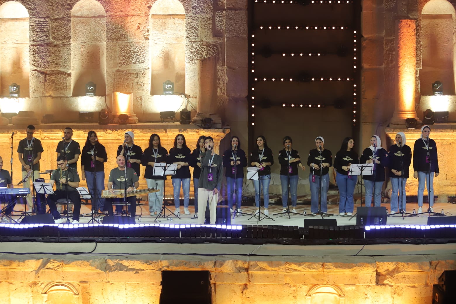 كورال "هارموني" المصرية يضيء المسرح الشمالي في مهرجان جرش