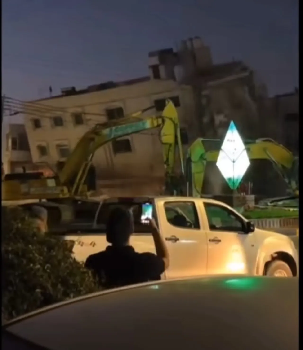 بالفيديو.. انهيار بناية مكونة من أربعة طوابق في إربد