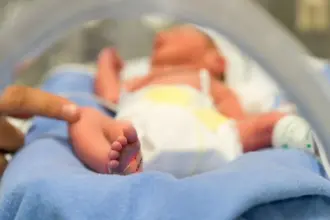 أم تقتل رضيعها بحادث مروع يثير الصدمة في أستراليا