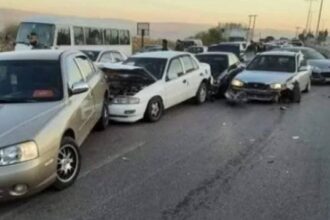 تصادم 4 مركبات بشارع الأردن يتسبب في أزمة سير خانقة