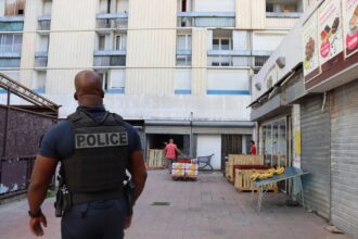 مدينة أوروبية تفرض حظر تجول على القاصرين لمواجهة تفاقم العنف