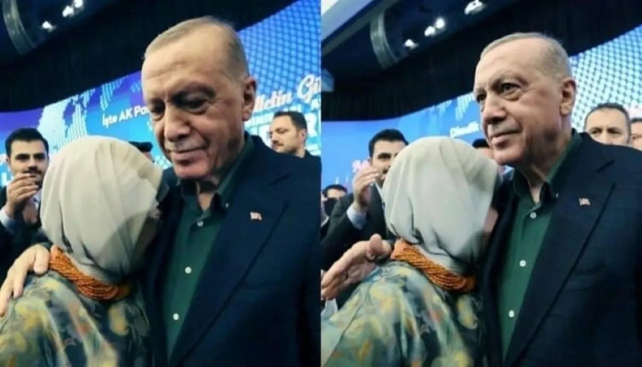 لحظة مؤثرة.. أردوغان يحتضن زوجته خلال أهم خطاب للدولة التركية