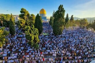 40 ألف مصلٍ يتحدون قيود الاحتلال ويؤدون صلاة الجمعة بالأقصى