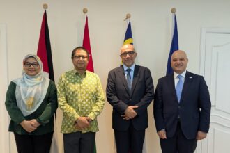 تجارة عمّان والسفارة الماليزية تبحثان فرص الاستثمار والتبادل التجاري