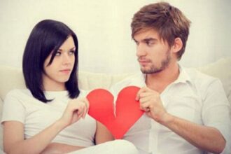 لماذا نعود أحيانًا إلى من كسر قلوبنا؟