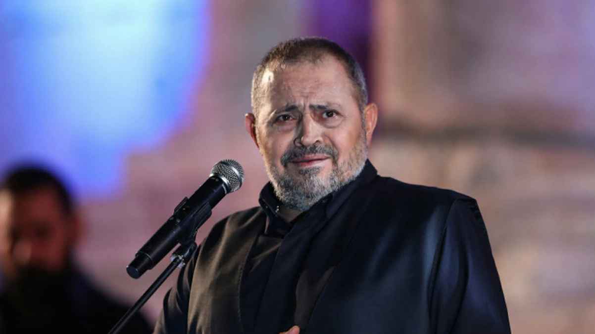 حريق يتسبب في تأجيل حفل جورج وسوف بالساحل الشمالي