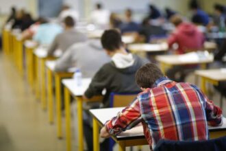 طلبة التوجيهي يواصلون التقدم للامتحانات في يومها السادس