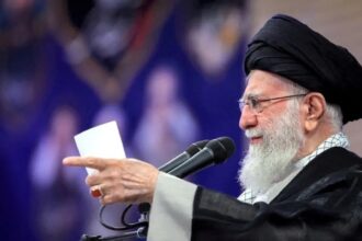 خامنئي يتوعد: ضرباتنا للمواقع الأميركية مستمرة وصور تكشف أضرار هجوم العديد