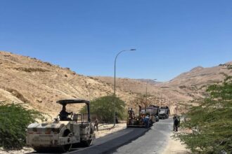 الأشغال: إصلاح مؤقت لهبوط مفاجئ على طريق الموجب