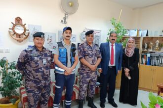 الفقرا يتفقد طلبة النادي الصيفي في مدرسة محي الثانوية للبنين