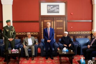 مندوبا عن الملك وولي العهد... العيسوي يعزي آل أبزاخ