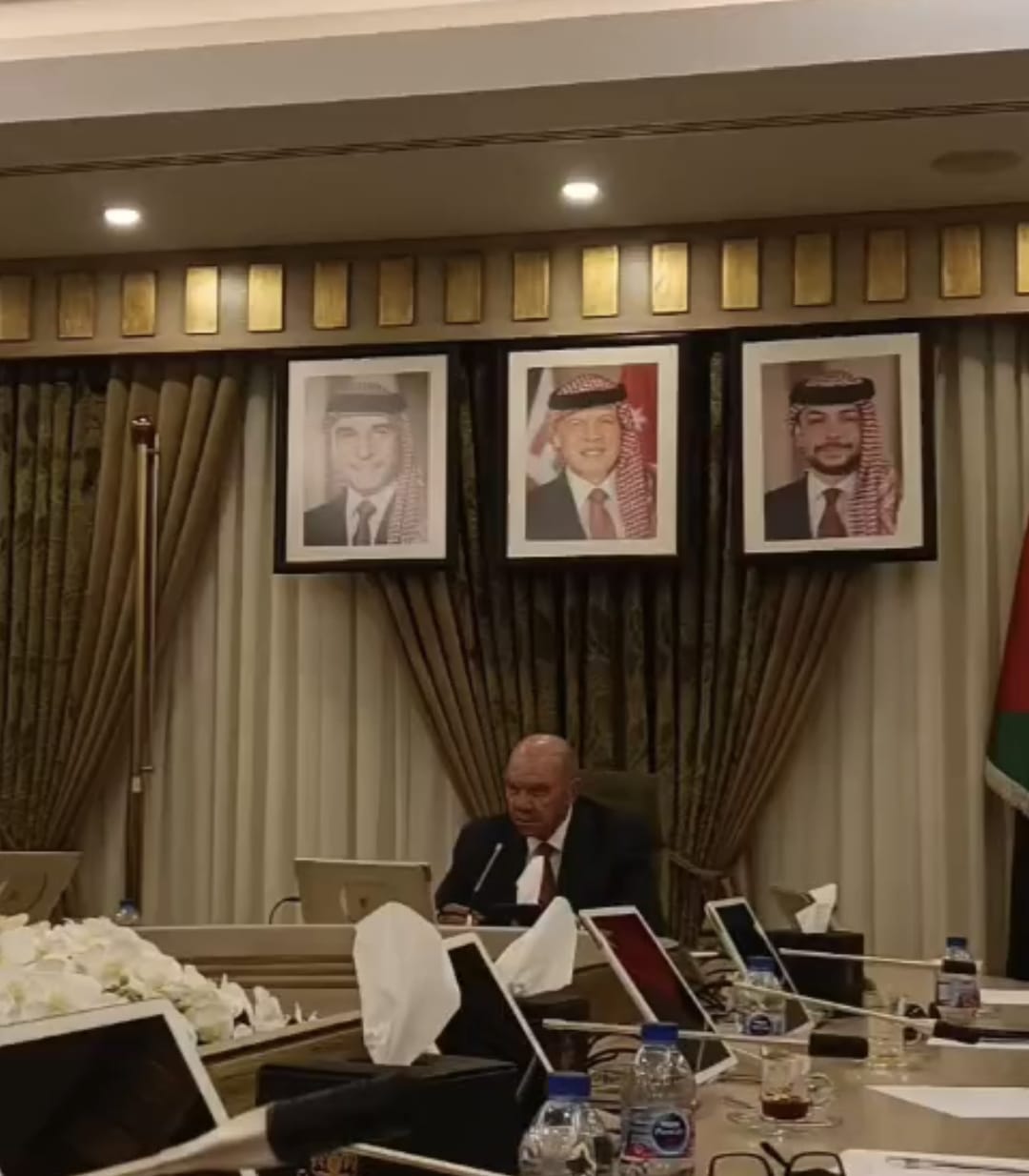الفايز يلتقي خبراء أردنيين ويؤكد أهمية الجهود الوطنية لمعالجة التحديات الاقتصادية والمائية