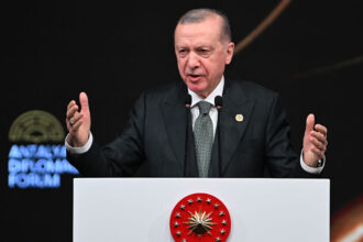 أردوغان يشيد بإحراق "الكردستاني" أسلحته: خطوة نحو تركيا بلا إرهاب
