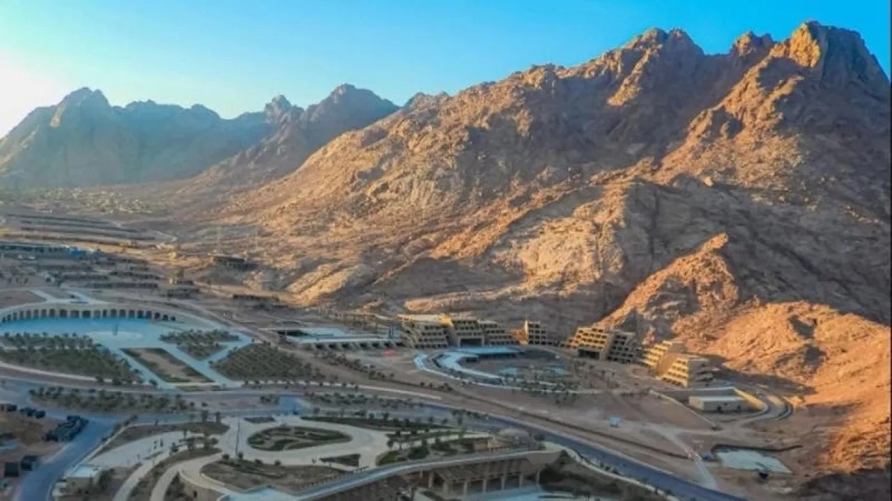 مصر تعيد فتح وديان تاريخية في سيناء للسياحة بعد توقف عقد من الزمن