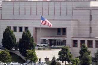 السفارة الأميركية تدعو رعاياها لمغادرة سوريا فوراً عبر الأردن