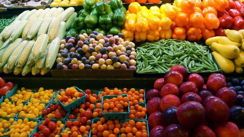 أسعار الخضار والفواكة في السوق المركزي الخميس
