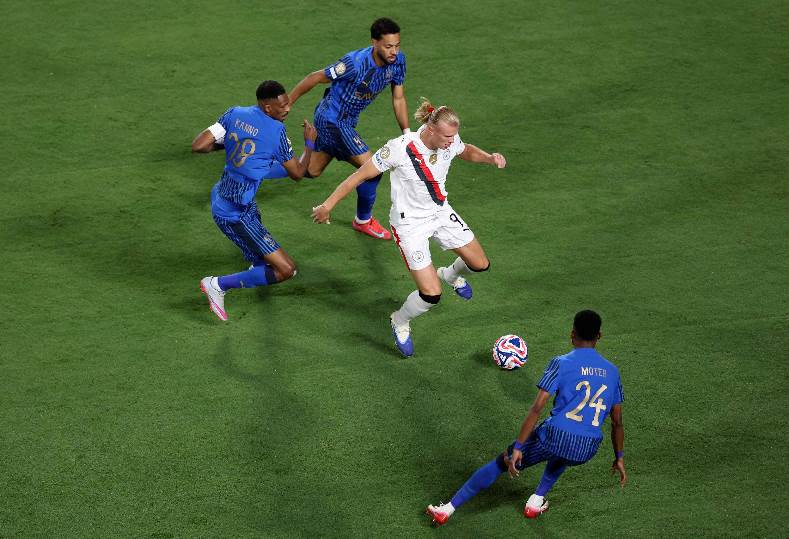 أول تهنئة لهلال مونديال الأندية.. الوليد بن طلال يكشف: كانت إماراتية!