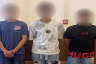توقيف ثلاثة شباب بسبب "ركل فتاة" بهدف الشهرة على الإنترنت في مصر