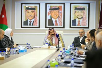 "النقل النيابية" تبحث تحديات التكسي الأصفر وتنظيم التطبيقات الذكية