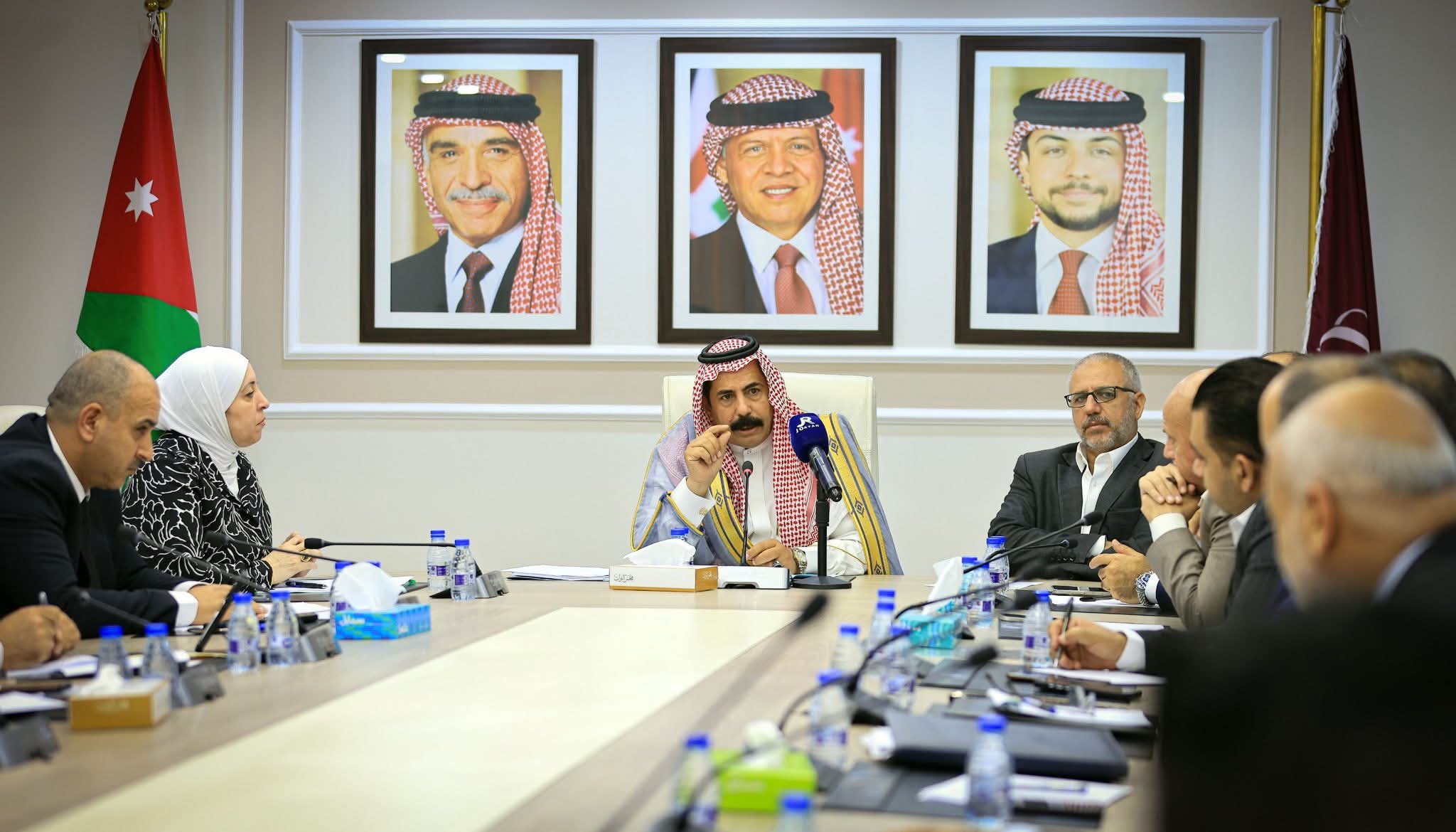 "النقل النيابية" تبحث تحديات التكسي الأصفر وتنظيم التطبيقات الذكية