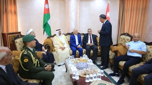 مندوبا عن الملك وولي العهد.. العيسوي عشائر آل عباسي