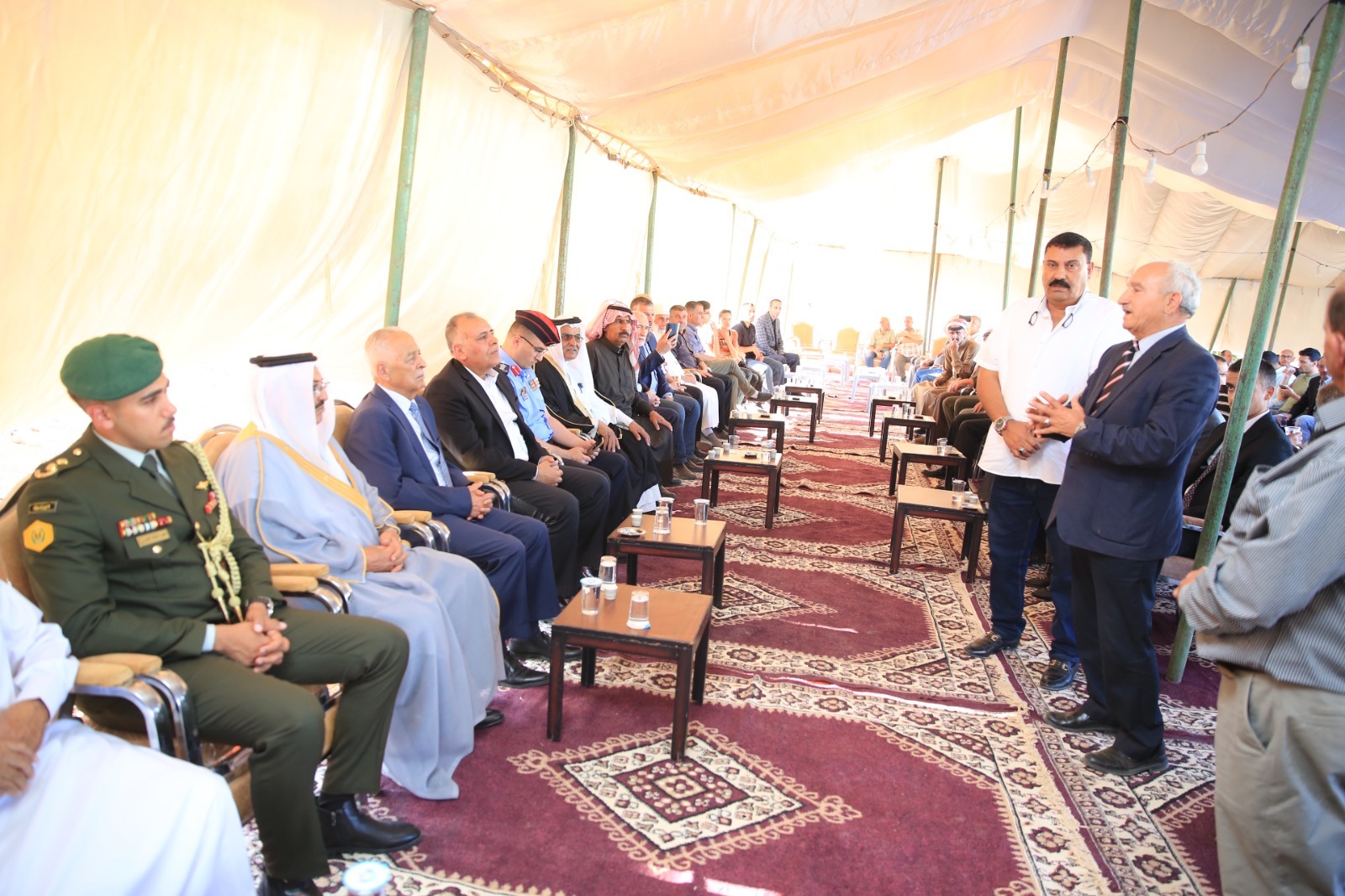 مندوبا عن الملك وولي العهد. العيسوي يعزي أبو هنية وأبو جاموس