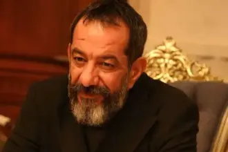 وفاة النجم التركي إمري تورون بعد صراع مع المرض