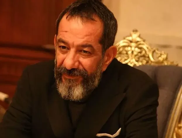 وفاة النجم التركي إمري تورون بعد صراع مع المرض