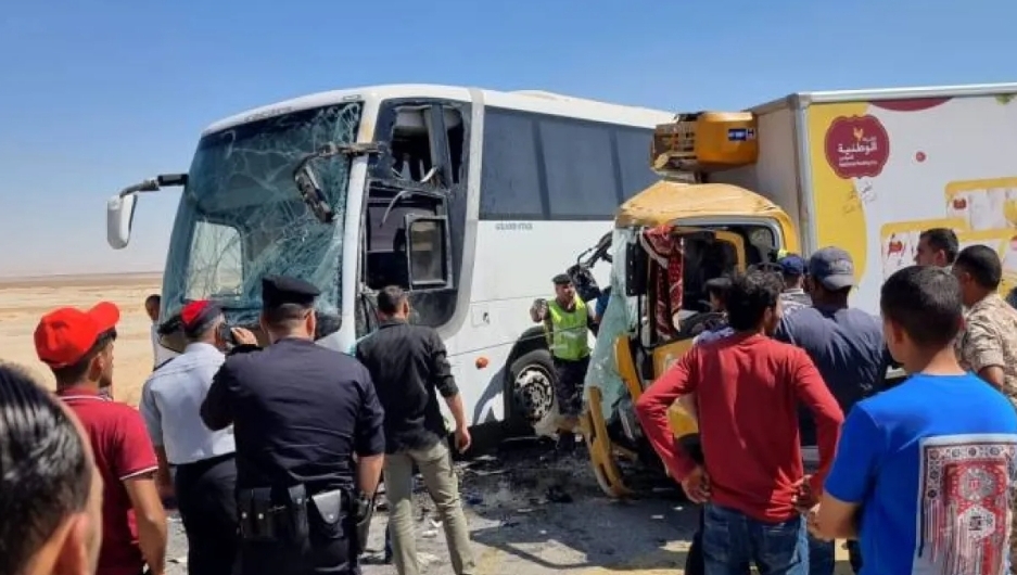 عاجل | وفاتان و7 إصابات بحادث تصادم على الطريق الصحراوي في معان