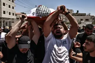 استشهاد شاب فلسطيني ضربًا على يد مستوطنين في سنجل