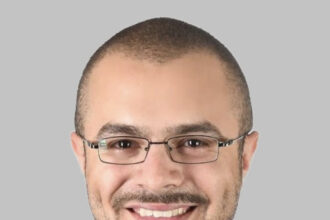 الرنتيسي ينضم لجامعة الشرق الأوسط لتدريس الهندسة الكهربائية