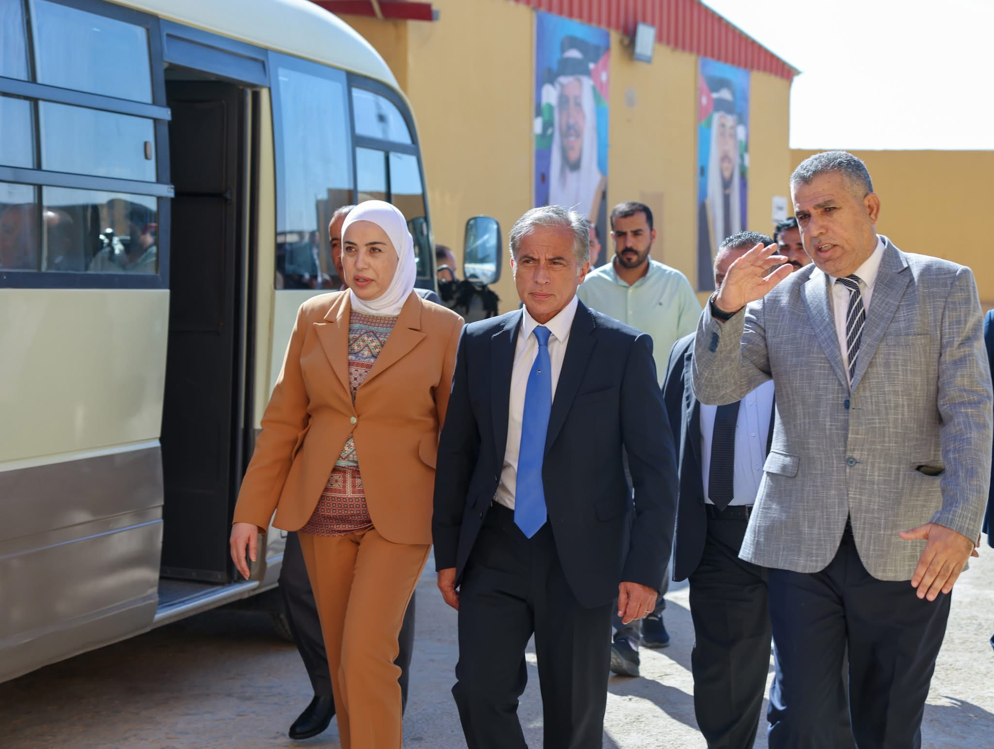 عاجل | جعفر حسان يبدأ جولة ميدانية في المفرق ويؤكد دعم الحكومة لجمعية رعاية الطفل