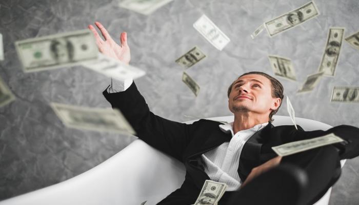 7 نصائح من مليونير بريطاني لتحقيق أول مليون