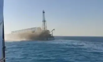 كارثة في البحر الأحمر.. غرق حفار بترول يودي بحياة أخوين ويترك 4 مفقودين