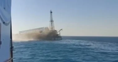 كارثة في البحر الأحمر.. غرق حفار بترول يودي بحياة أخوين ويترك 4 مفقودين