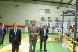 عاجل| رئيس الوزراء يشيد بجهود الشركة الأولى لإنتاج البذور الزراعية في المفرق