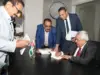الروابدة يشهر كتابا ويحذر من أهداف ملغومة