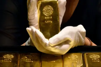 انخفاض أسعار الذهب والفضة بعد تثبيت الفيدرالي لسعر الفائدة