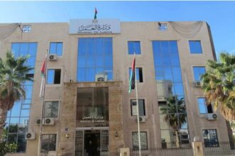 عاجل | 214 شكوى ضد منشآت لم تلتزم بالحد الأدنى للأجور منذ بداية 2025